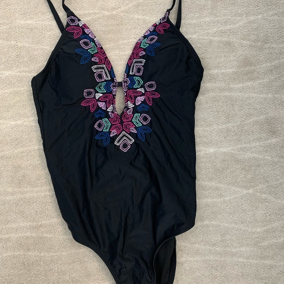 Design Lab Black One Piece with colorful inlay - Picture 7 of 7